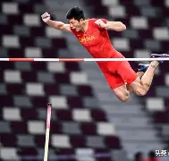 玻利维亚田径选手获得奖牌，喜笑颜开
