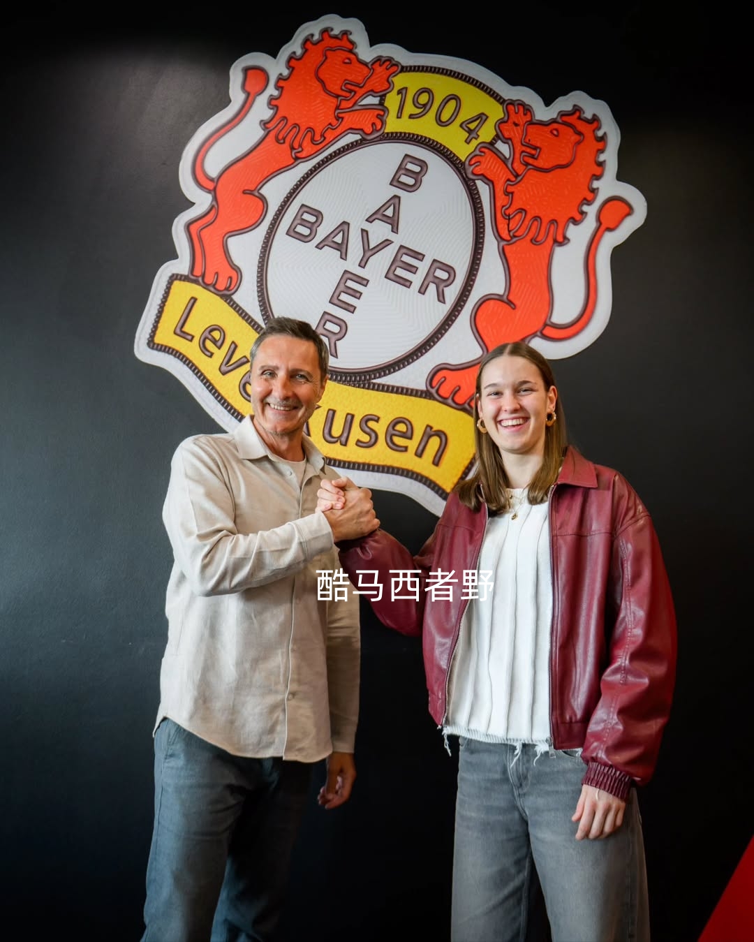 奥地利女足劲敌抗衡，夺取女足世界杯奖杯的简单介绍
