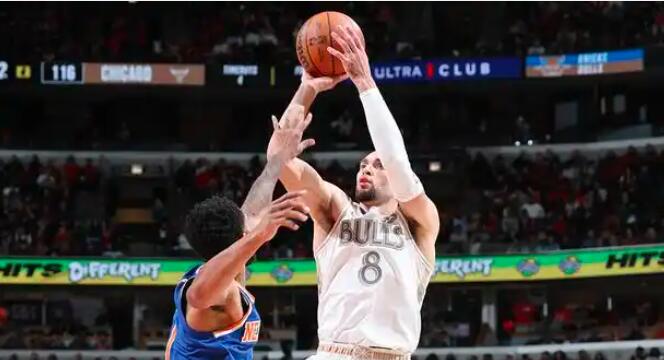 包含公牛客场力克鹈鹕，拉文砍下27分的词条