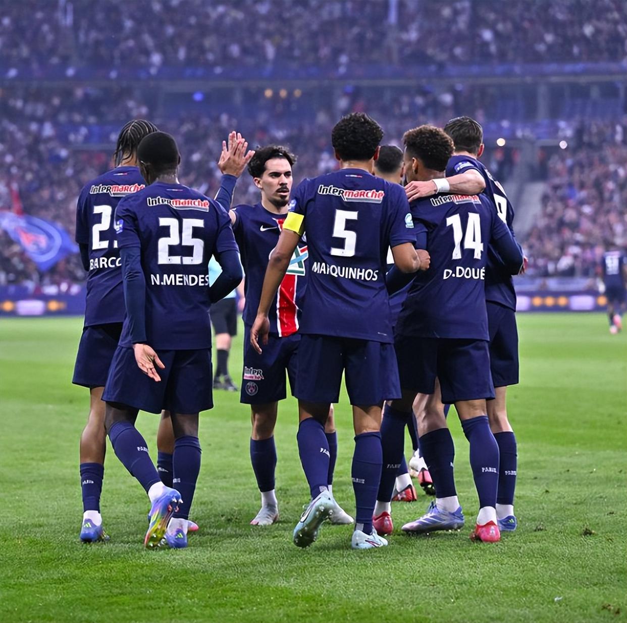 巴黎圣日尔曼横扫切尔西，晋级半决赛的简单介绍